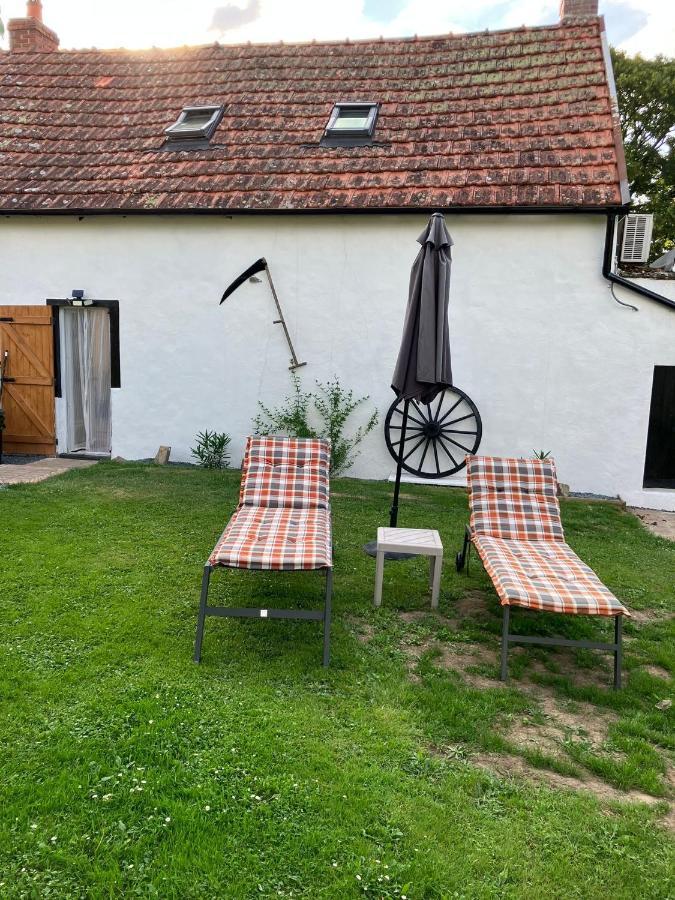 Petite Maison Dans La Nature Preveranges Exterior photo